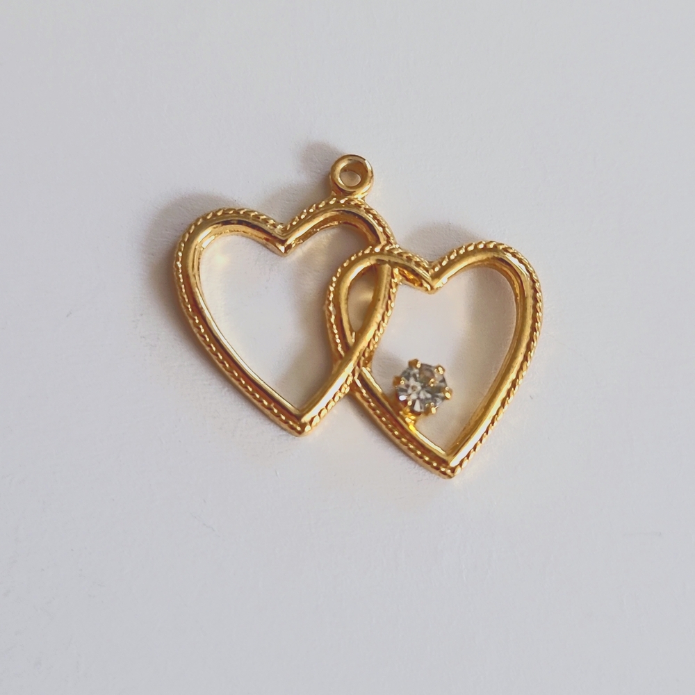 Gold Linked Hearts Pendant - Picture 2 of 3